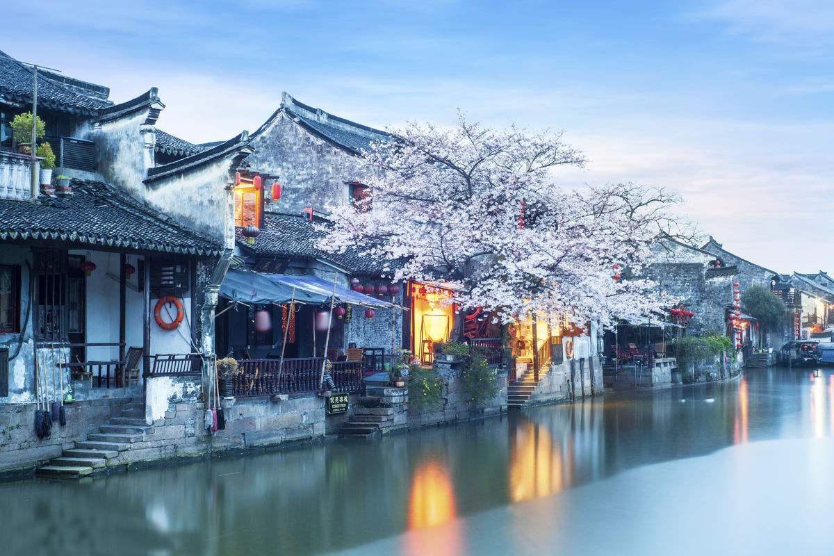 女生婚礼前10天把婆家厨房“炸了”,屋内碎片横飞,天花板都塌了